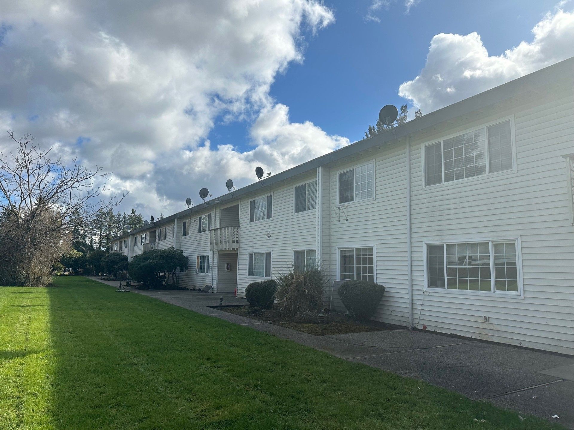 Esquire Apartments 2 of 12