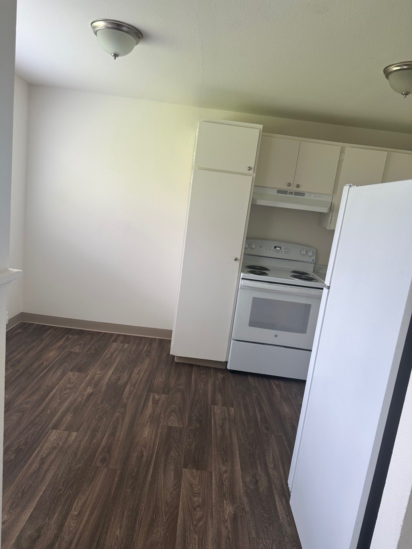 Esquire Apartments 4 of 12