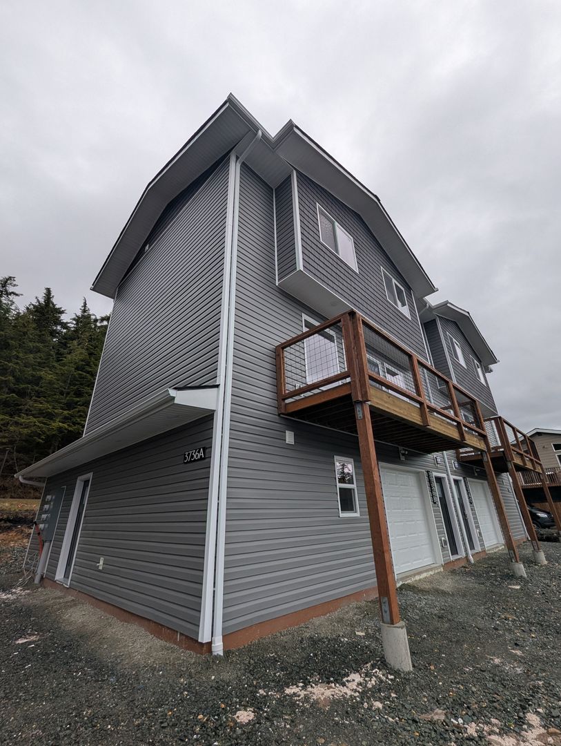 Juneau Apartment: 3736 Lee st