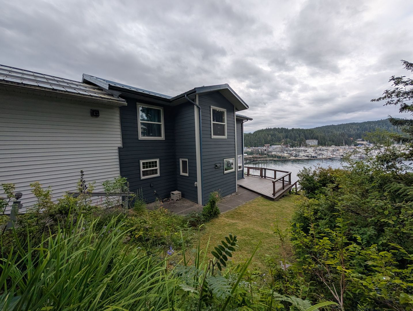 Juneau House: 12055 Glacier Hwy