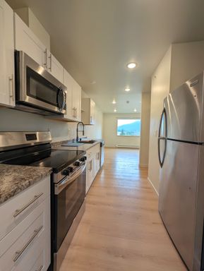 New Studio Apts w/ Washer/Dryer, Dishwasher, Long term lease