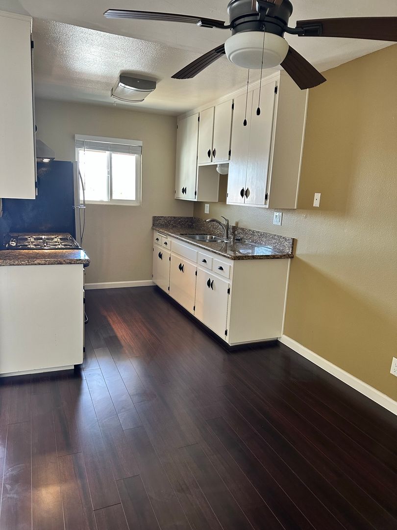 Imperial Beach Apartment: 1190 13th St