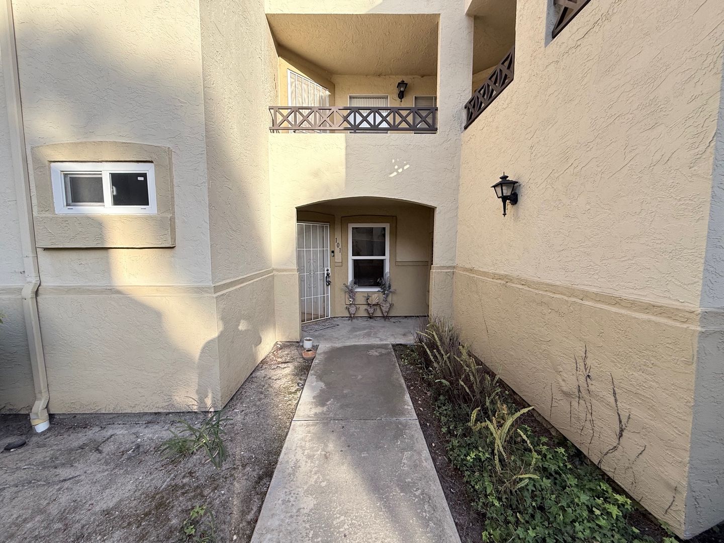 Chula Vista Condo: 2035 Lakeridge Circle #101