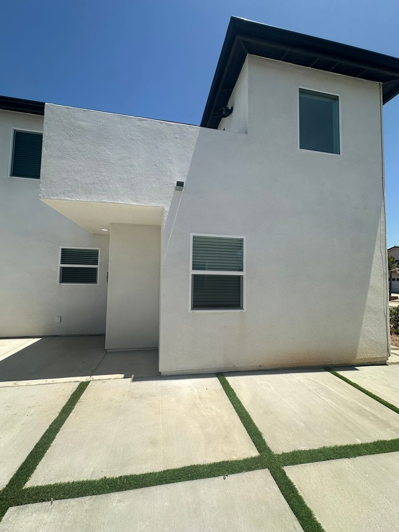 Imperial Beach Apartment: 202-204 Calla Avenue