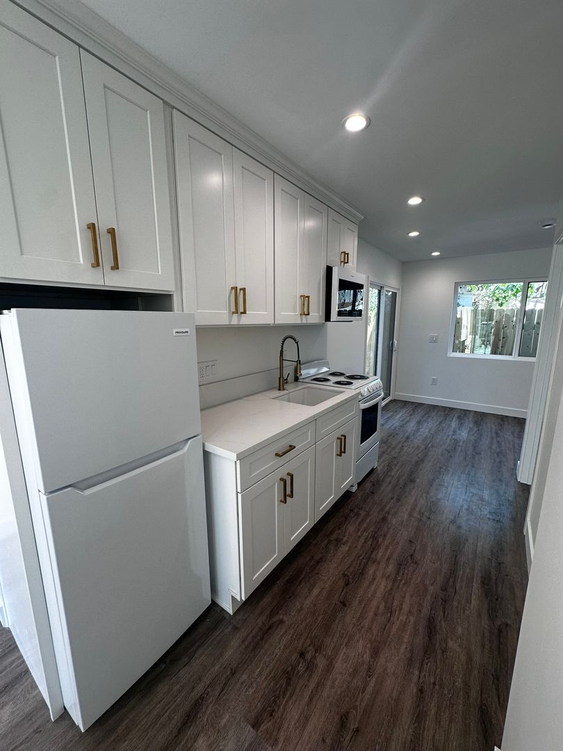Imperial Beach Apartment: 611 Silver Strand