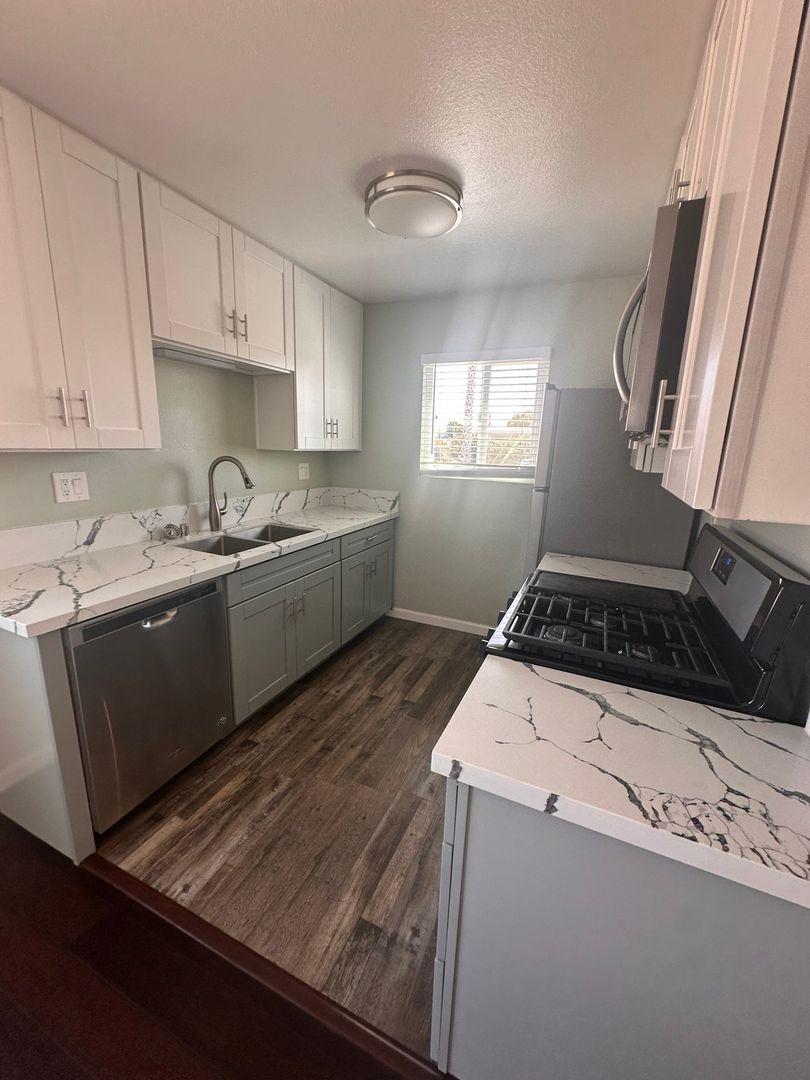 Imperial Beach Apartment: 1190 13th St