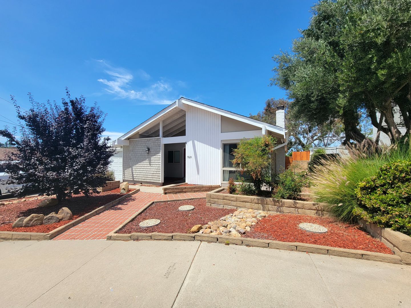 San Diego House: 7620 Lone Star Street