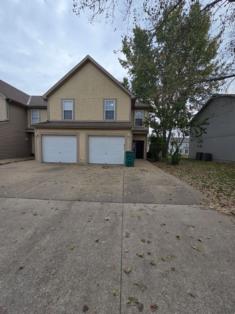 Louisburg House: 237 N 6th Ter