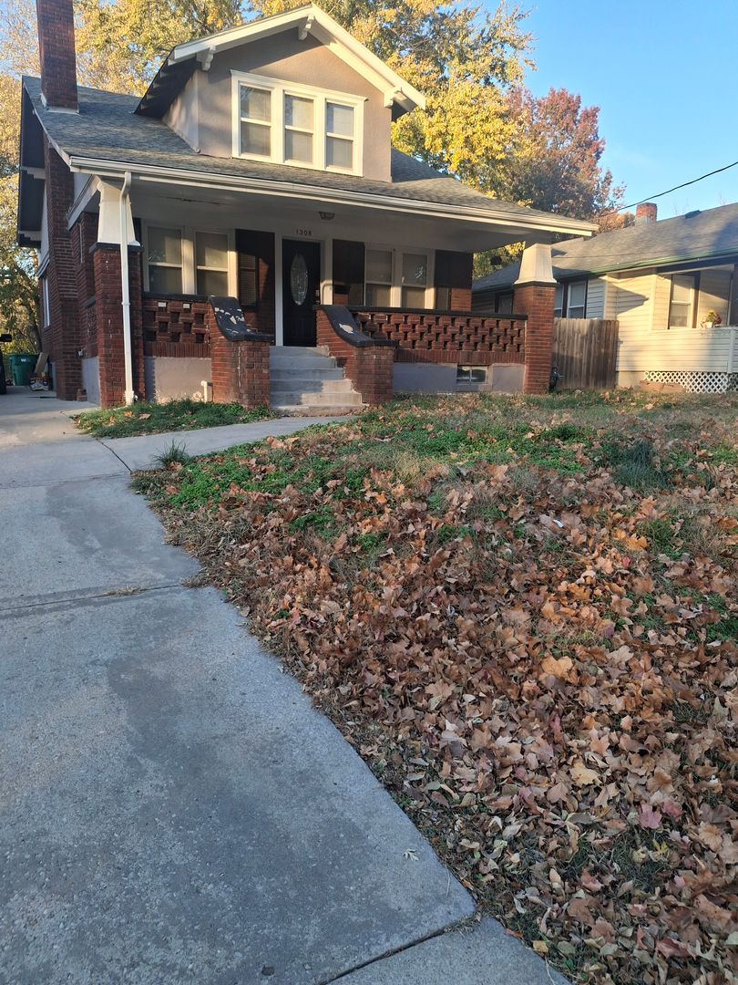 Independence House: 1308 W College St