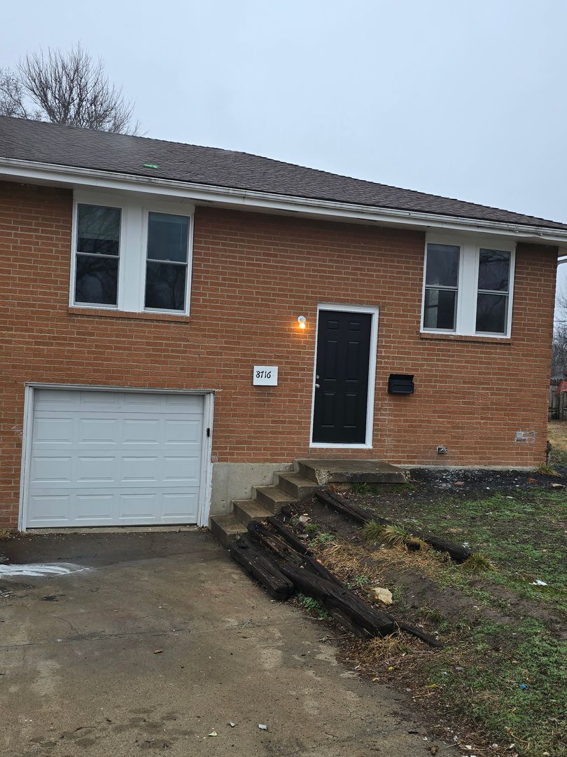 Kansas City House: 8716 E 7th St