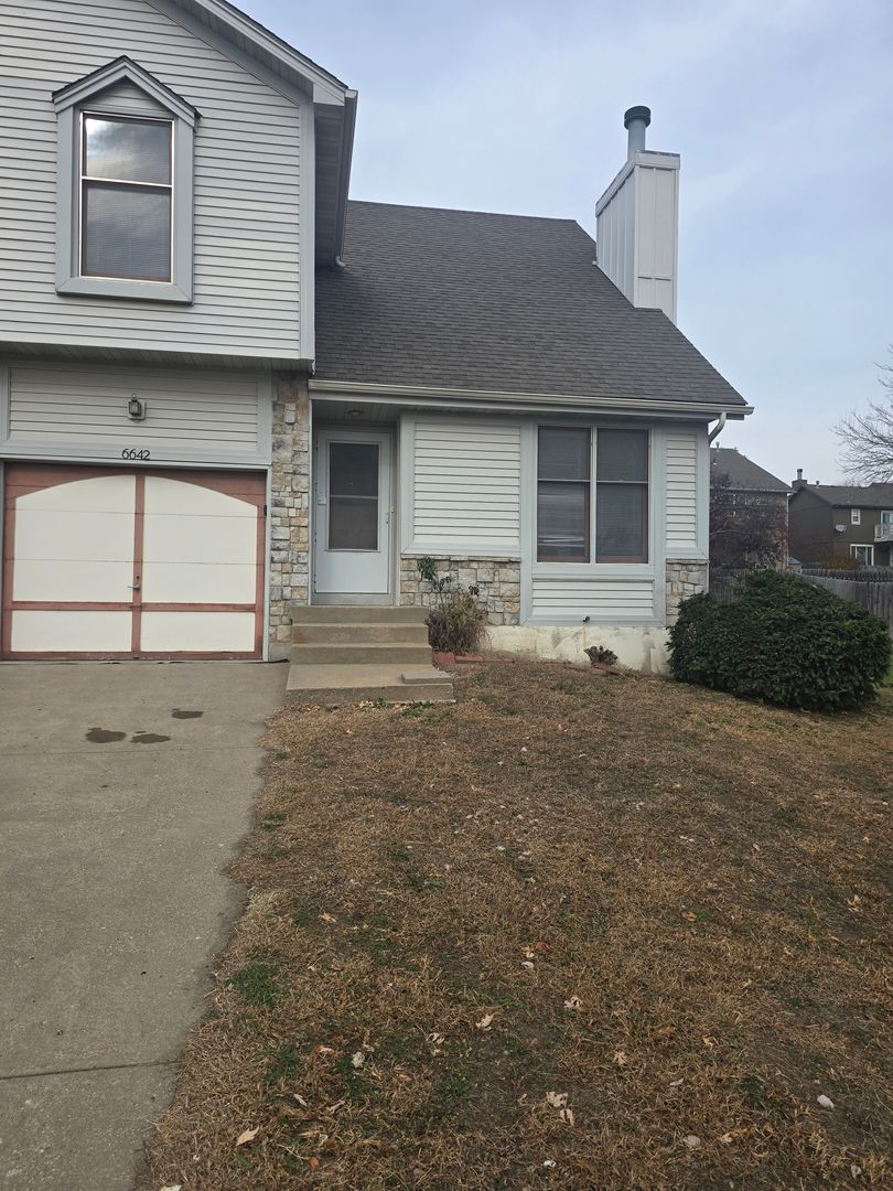 Overland Park Apartment: 6642 W 152nd St