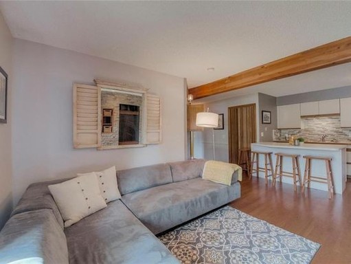 Listing photo thumbnail