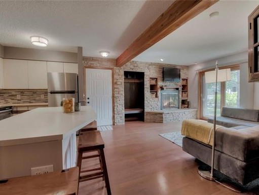 Listing photo thumbnail