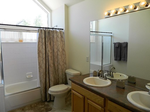 Listing photo thumbnail
