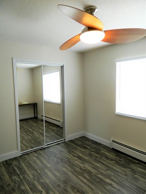 Listing photo thumbnail