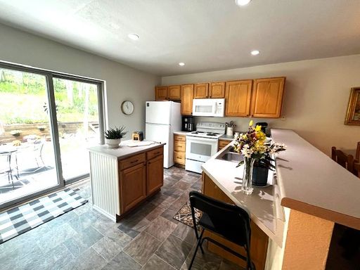 Listing photo thumbnail