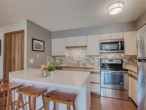 Listing photo thumbnail