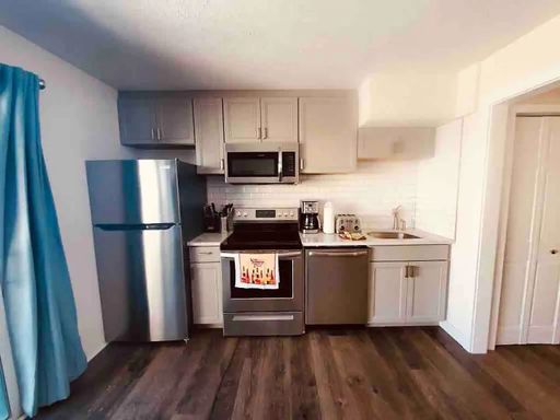 Listing photo thumbnail