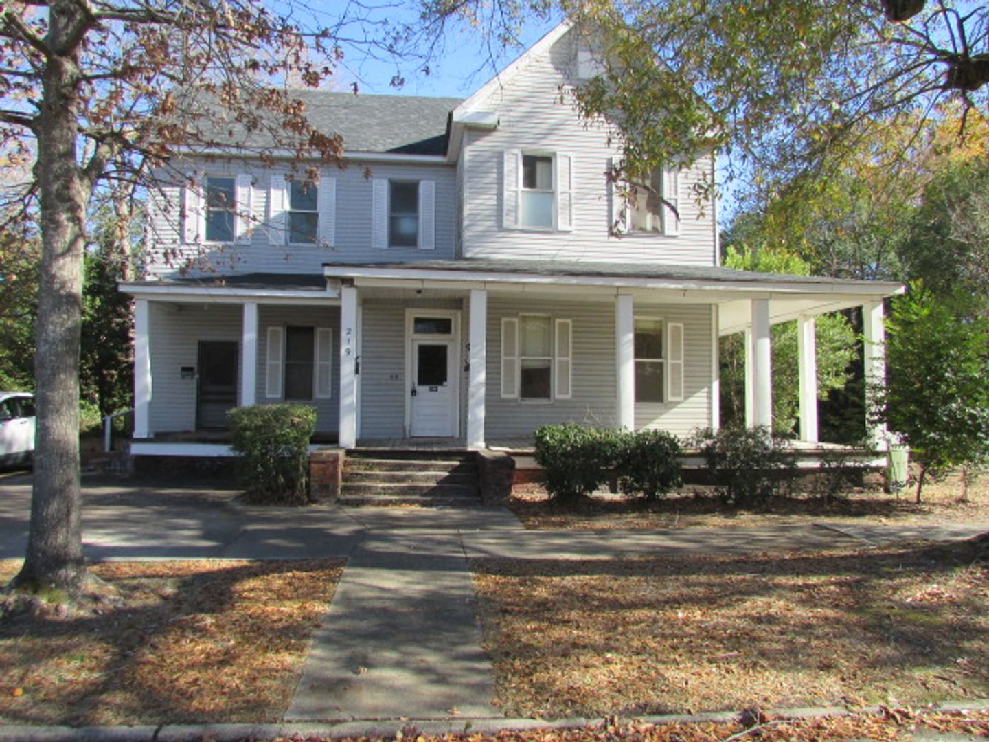 Sumter Apartment: 219 N Salem Ave