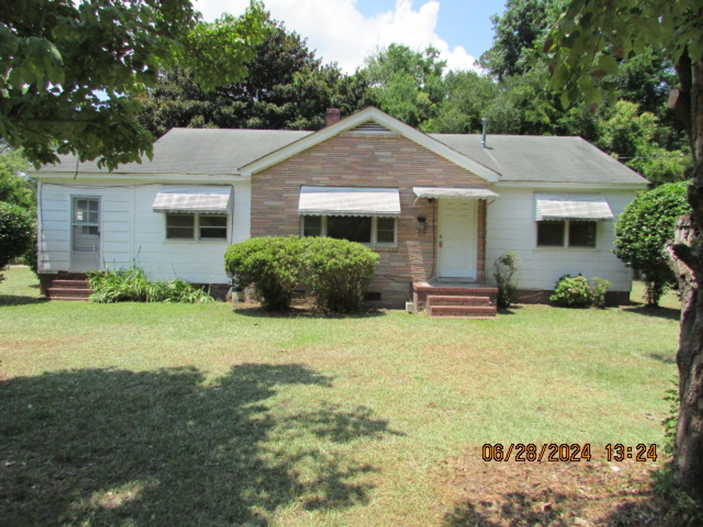 Sumter House: 402 Bagnal Drive