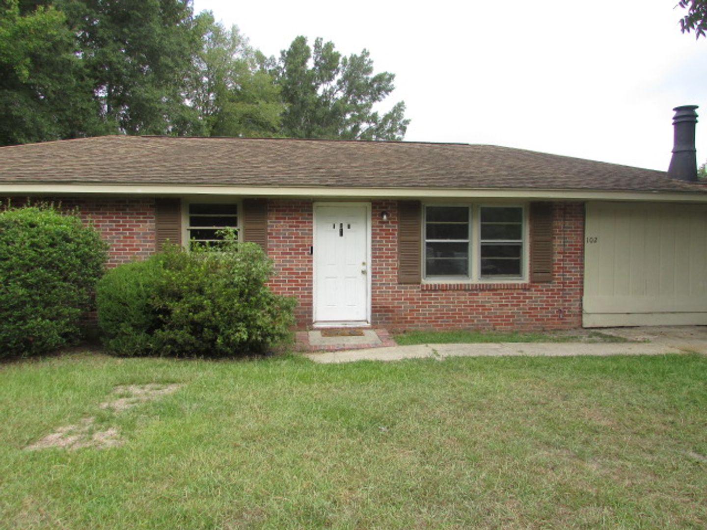 Sumter House: 102 Phifer St