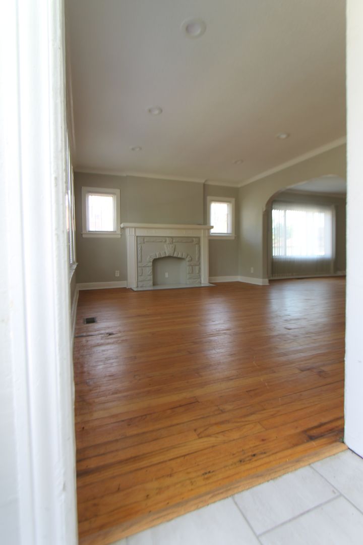 Detroit Apartment: 18714-16 Greenlawn St.
