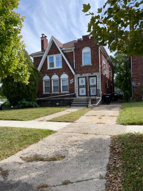 Upgraded 2 Bedroom Apartment Located In Bagley! Move In Ready! – photo 1