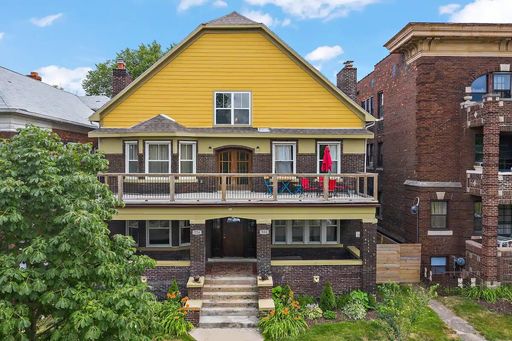 2BD/1 Bath Loft Style Private Entrance Apartment With In Unit Washer And Dryer, Central Air And More! – photo 1