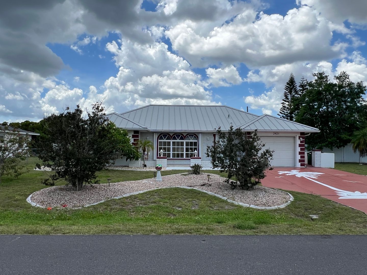 Port Charlotte House: 2421 Ivanhoe Street