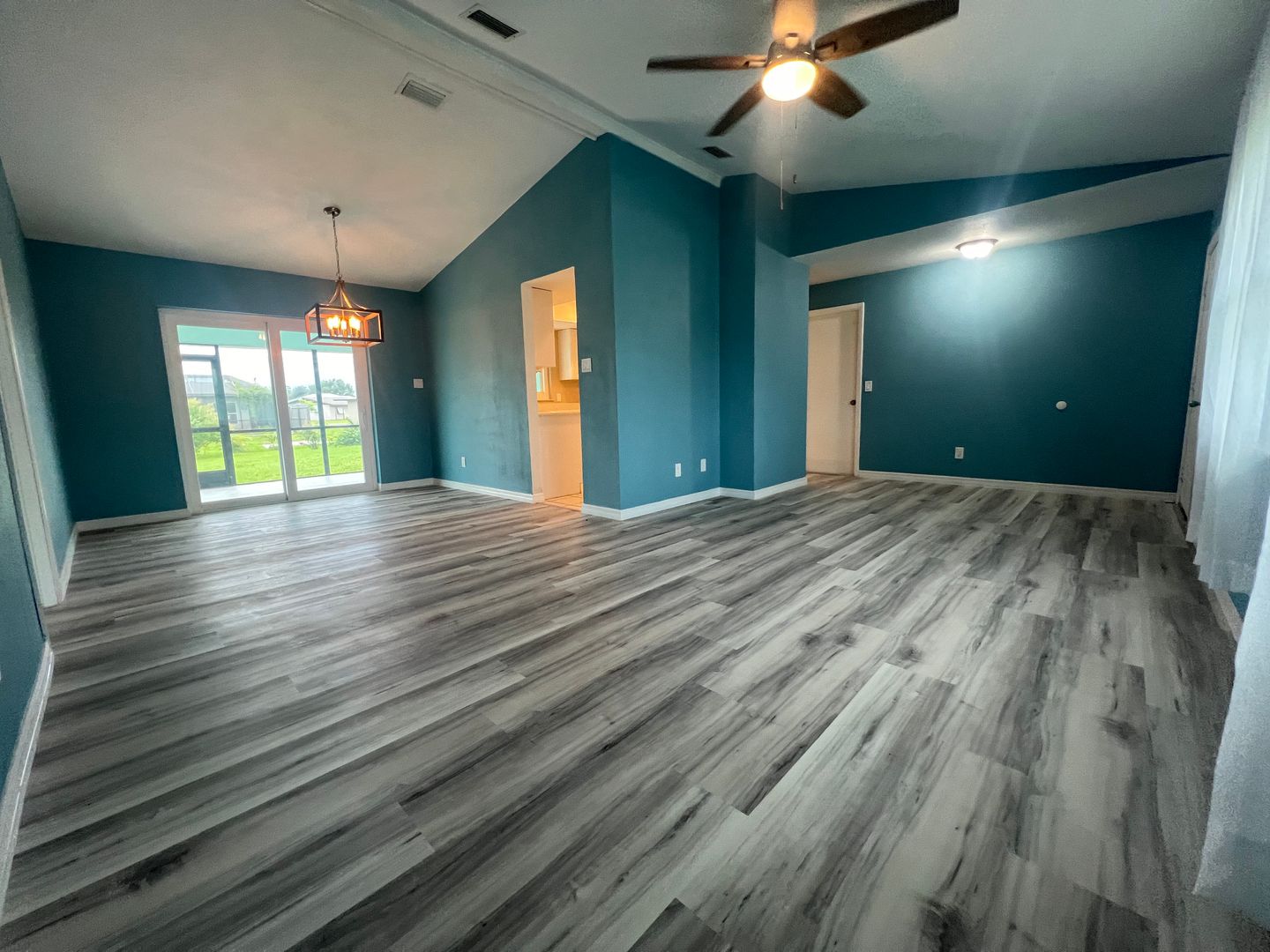 Port Charlotte House: 465 Garfield Avenue