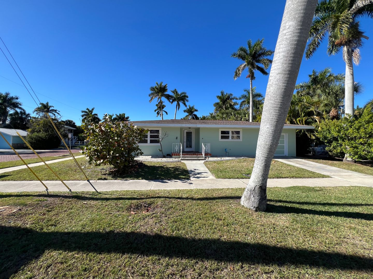 PUNTA GORDA House: 720 W. Marion Ave (Marion Side)