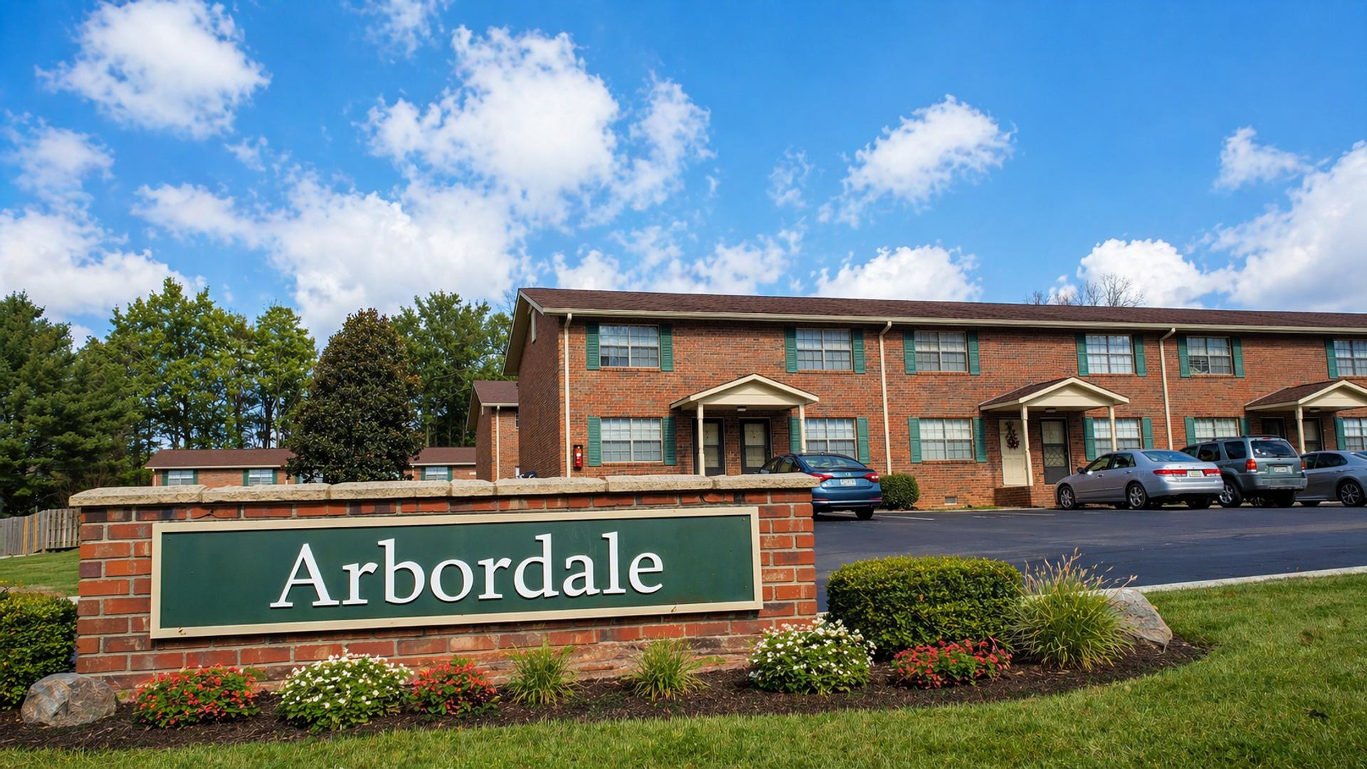 Dalton Apartment: 804 N Tibbs Rd