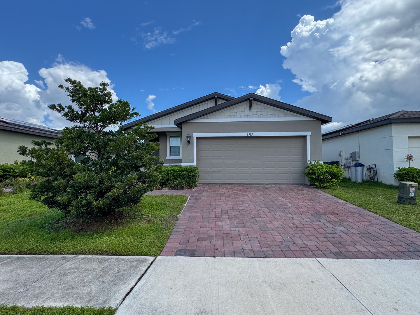 Poinciana House: 3533 Broadwing Blvd
