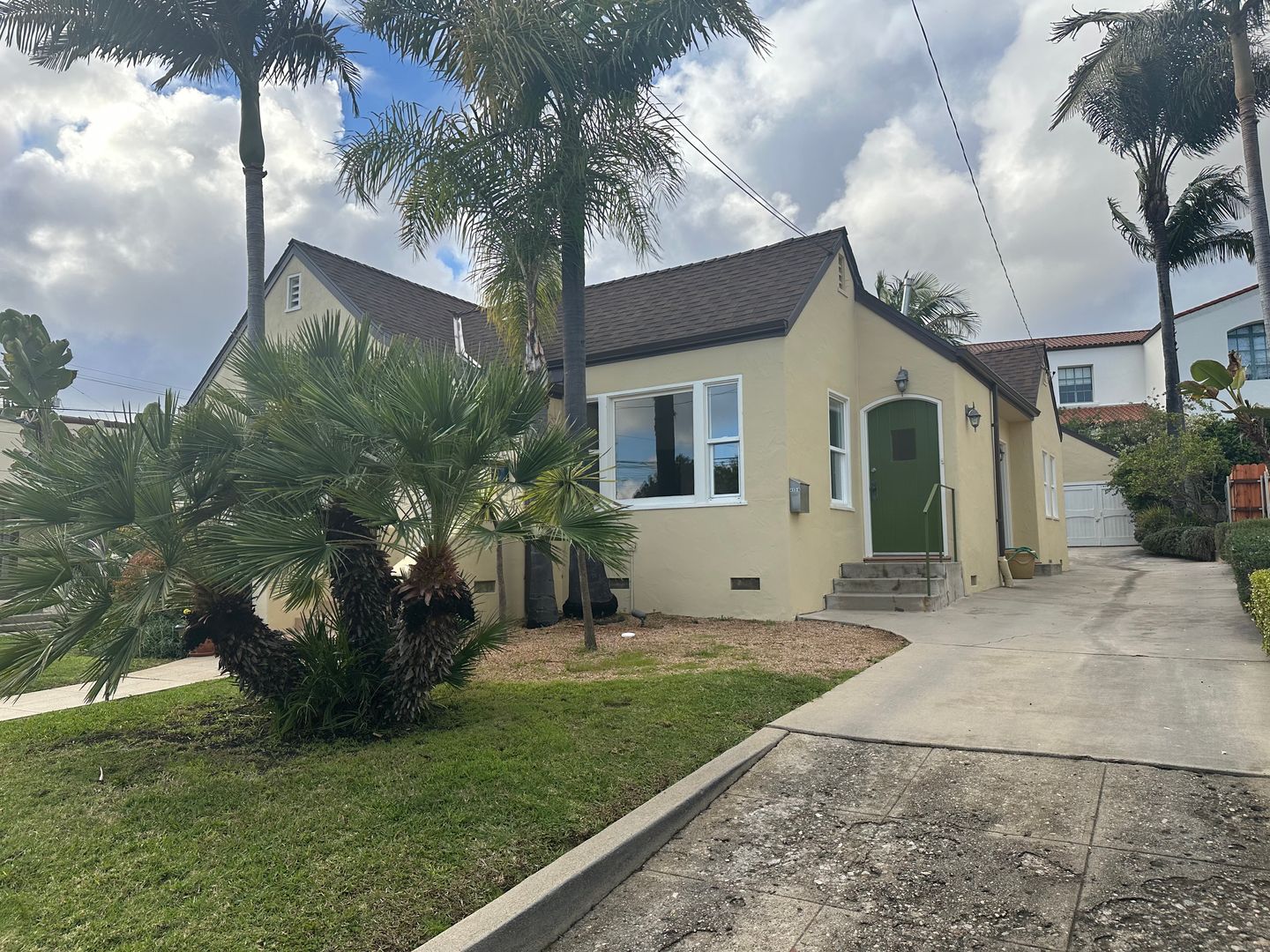 Santa Barbara Apartment: 413-413 1/2 Montgomery