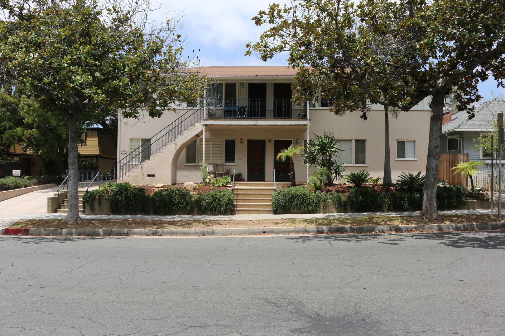 Santa Barbara Apartment: 122 W Arrellaga Street