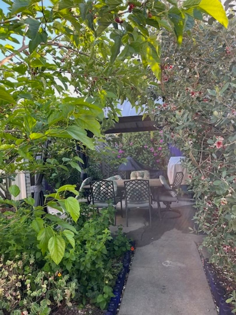 Santa Barbara House: 1615 Anacapa Street