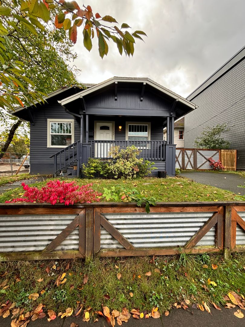 Portland House: 122 N. Alberta