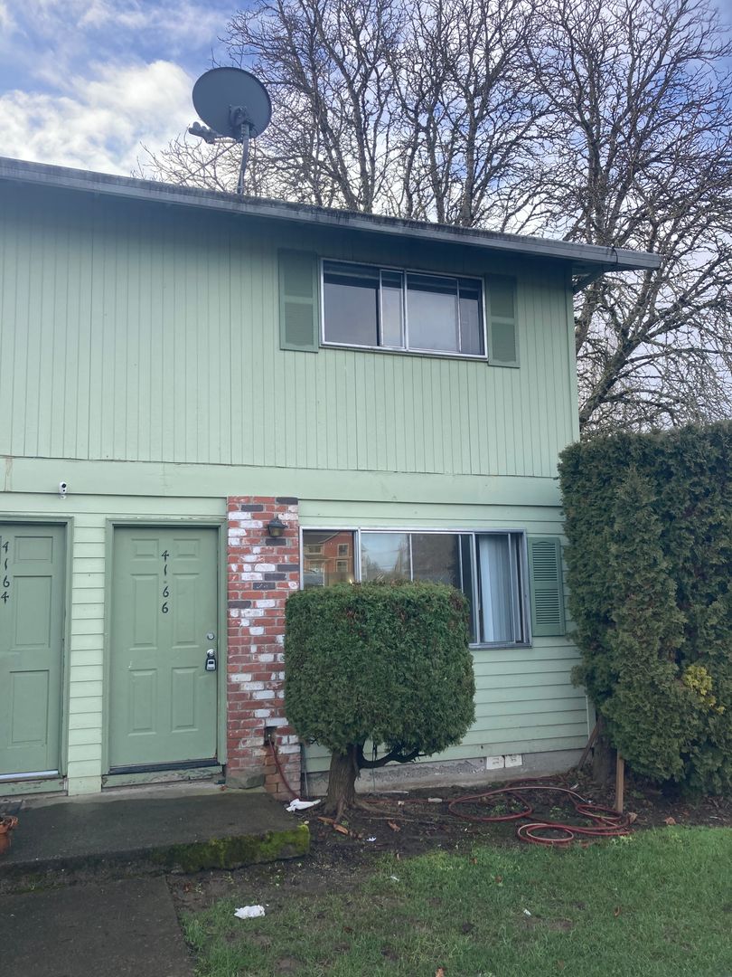 Beaverton Townhome: 4166 SW 170th Ave.