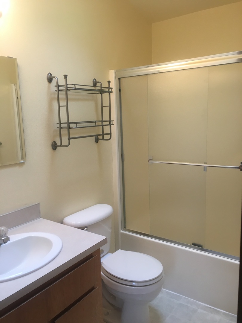Portland Apartment: 8046 NE Couch St.