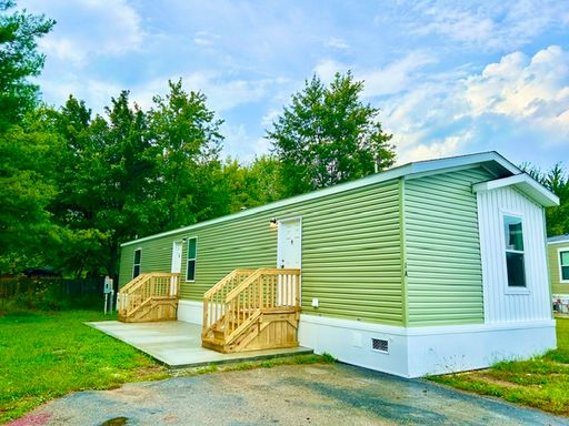 BRAND NEW HOME! On Premium Lot! – photo 1