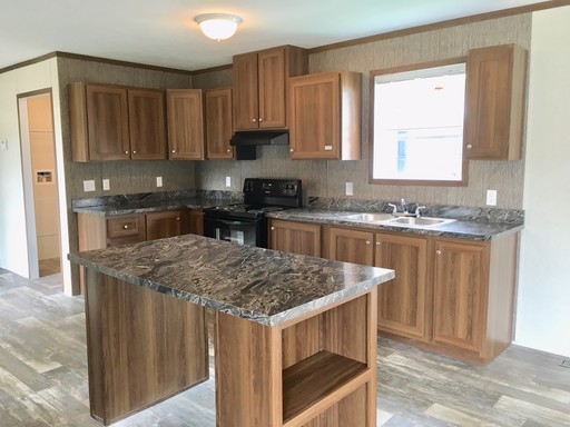 Huge Kitchen w/ Island! FREE High-Speed Internet! NEW MINI BARN!
