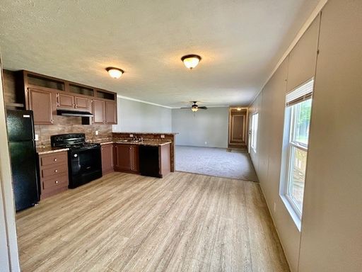 Modern, Sleek and Very Large Home Available! FREE High-speed internet! – photo 1