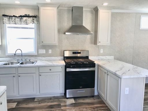 Glamorous Newer Home Ready! – photo 1
