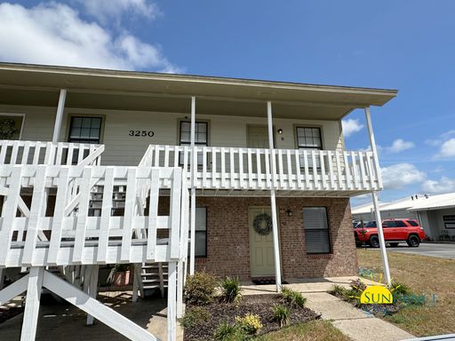 Great 2 Bedroom Unit in Gulf Breeze!