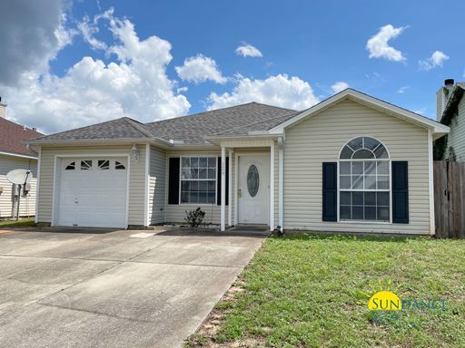 Centrally located and renovated Fort Walton Beach Home! – photo 1