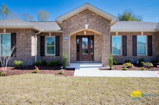 Stunning 3 Bedroom Home in Crestview! – photo 1