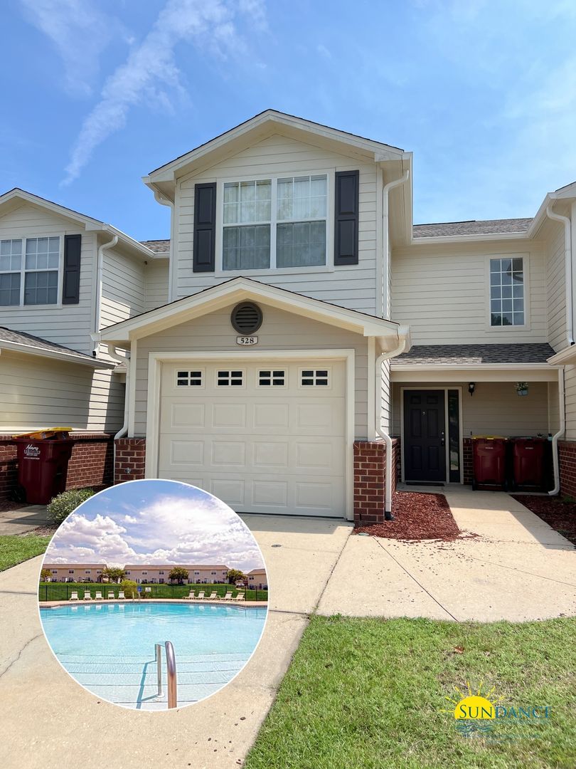 Crestview Townhome: 528 Wingspan Way