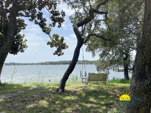 ALL utilities included & Pet Friendly 2 Bedroom Waterfront Home!