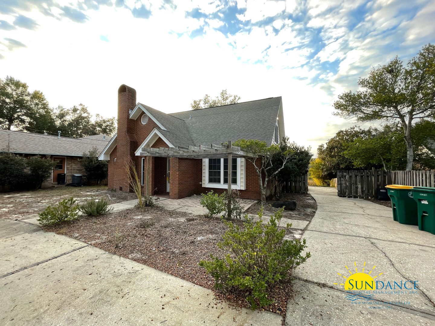 Shalimar House: 25 Lakeshore Drive