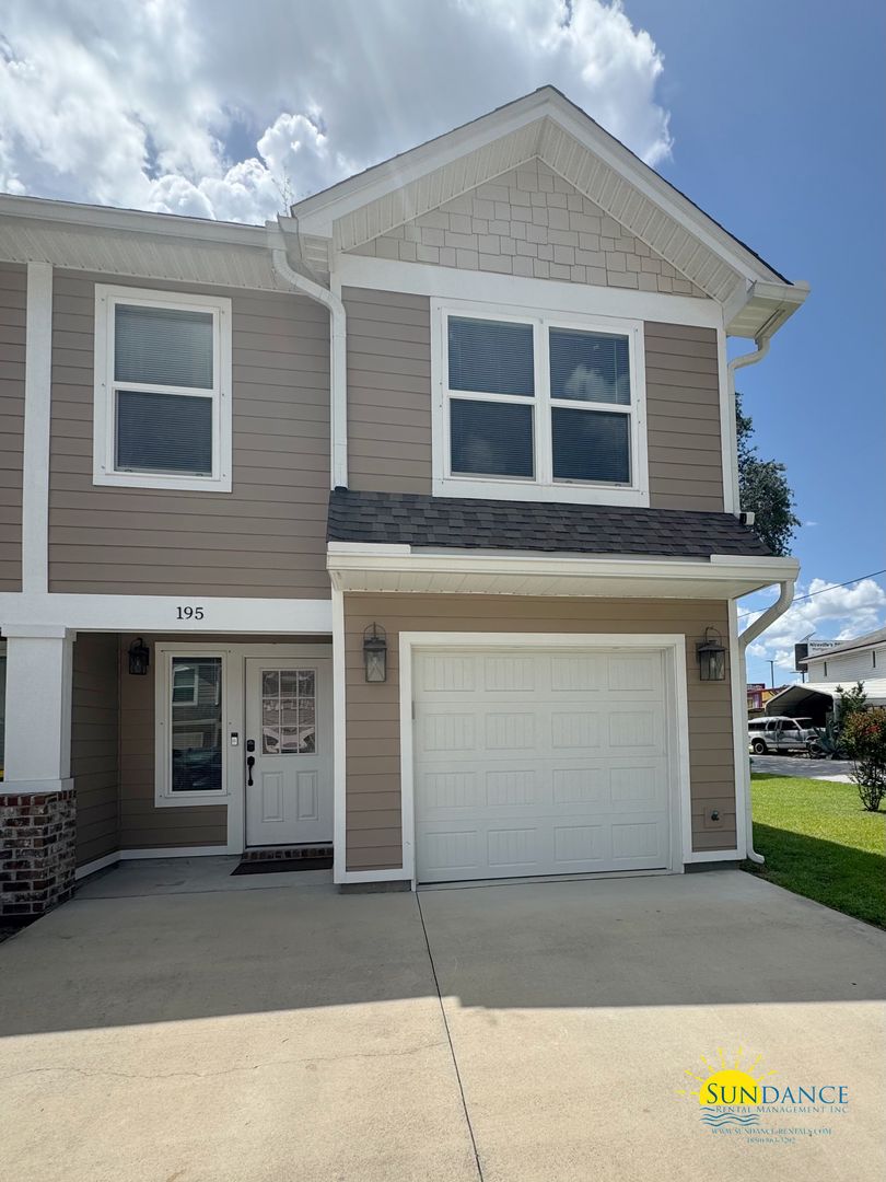 Niceville Townhome: 195 Ellis Avenue